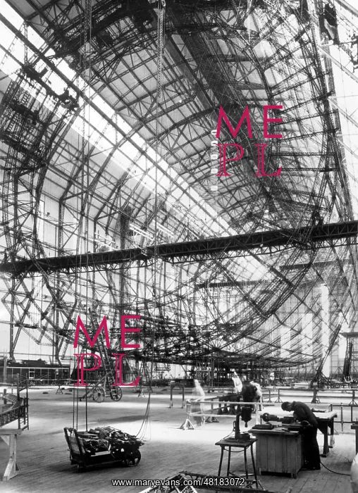 : The LZ 130 Graf Zeppelin II under construction : The LZ 130 Graf Zeppelin II under construction