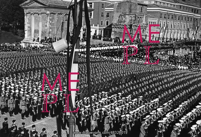 : M Battalions of the Black Shirts during a march in Rome : M Battalions of the Black Shirts during a march in Rome