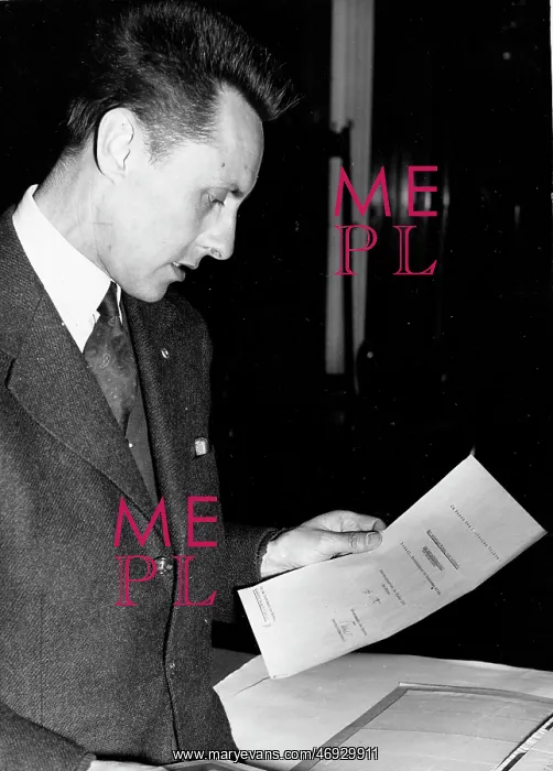 : M Castaing examining Hitler's documents, London : M Castaing examining Hitler's documents, London