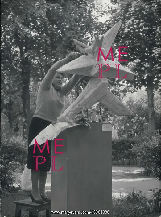 : M E Colvin with her sculpture, Rodin Museum, Paris : M E Colvin with her sculpture, Rodin Museum, Paris