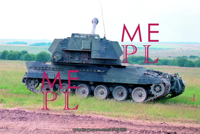 : M109 155 mm calibre self-propelled howitzer : M109 155 mm calibre self-propelled howitzer