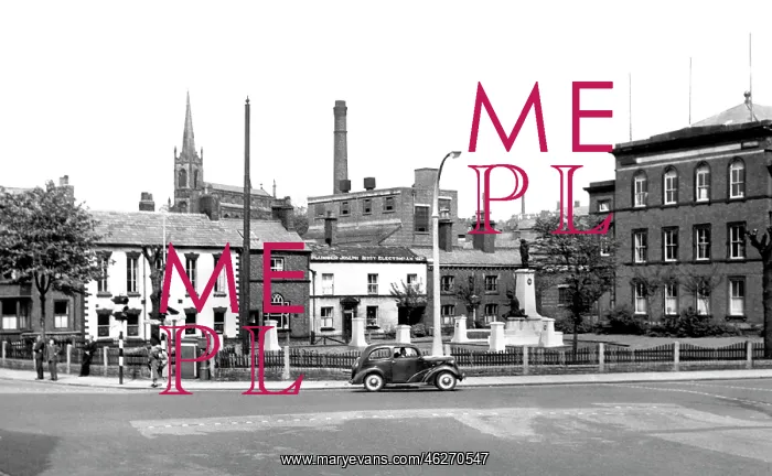  : Macclesfield, Park Green & Cenotaph c1955