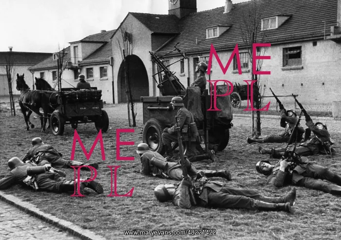 : Machine gun company during an exercise, 1939 : Machine gun company during an exercise, 1939