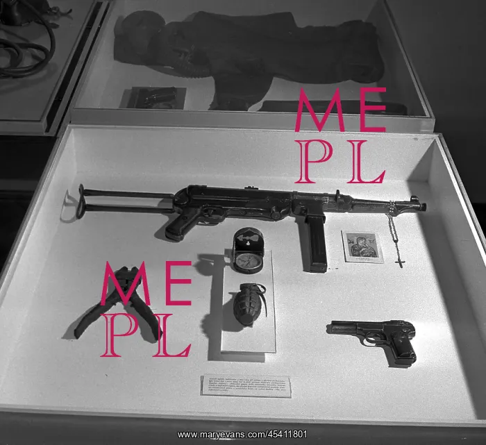 : Machine gun - hand grenate : Machine gun - hand grenate