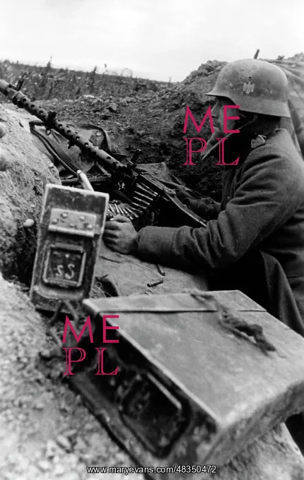 : Machine gunner in the area of Rzhev, October 1942 : Machine gunner in the area of Rzhev, October 1942