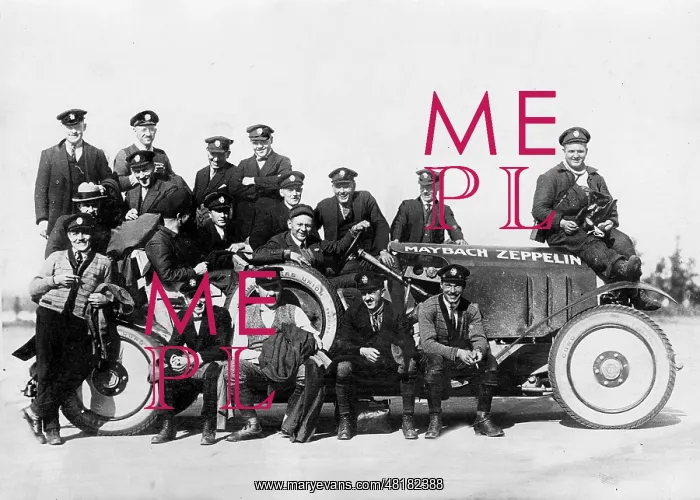 : Machine operators of the airship Los Angeles, 1928 : Machine operators of the airship Los Angeles, 1928