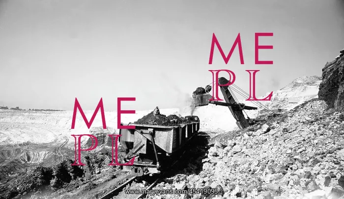 : Machine scoops ore : Machine scoops ore