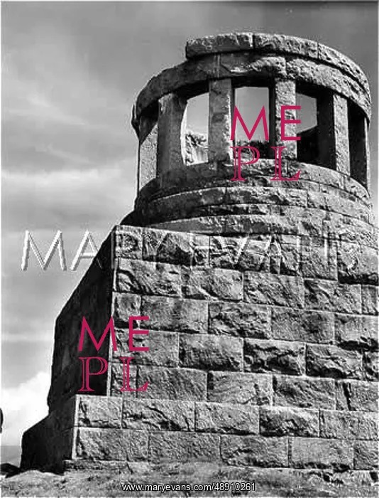 : MACINTYRE MONUMENT : MACINTYRE MONUMENT