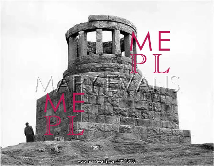 : MACINTYRE MONUMENT : MACINTYRE MONUMENT