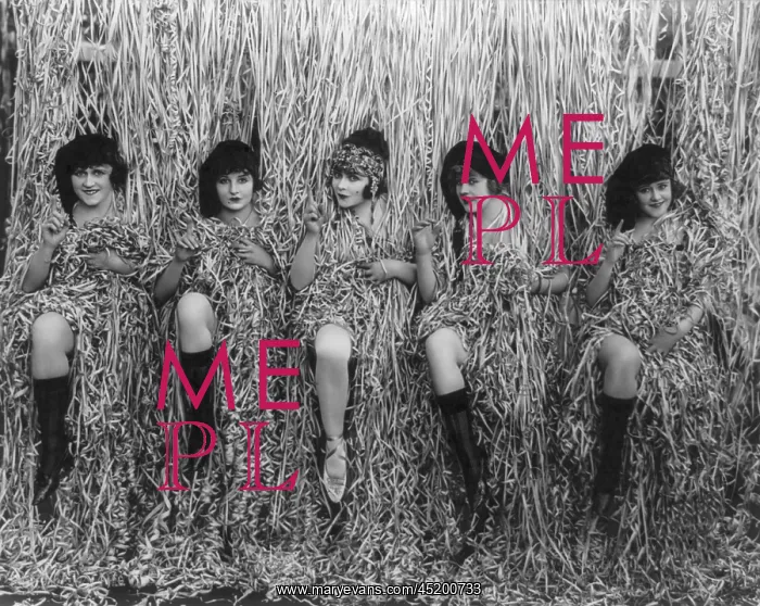 : Mack Sennett girls posing in serpentine ? : Mack Sennett girls posing in serpentine ?