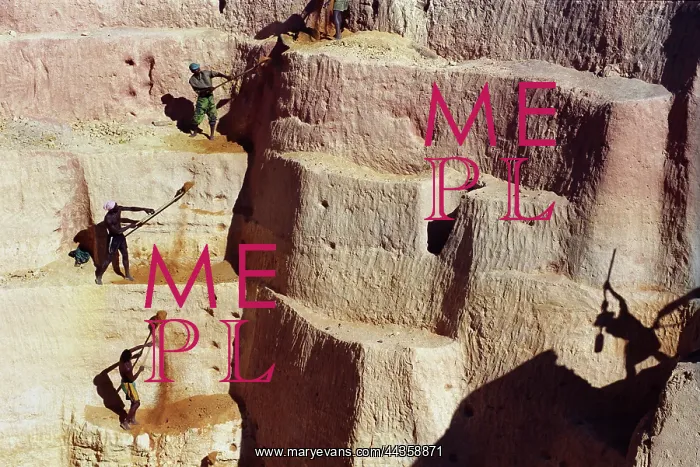: Madagascar - Sapphire mining : Madagascar - Sapphire mining