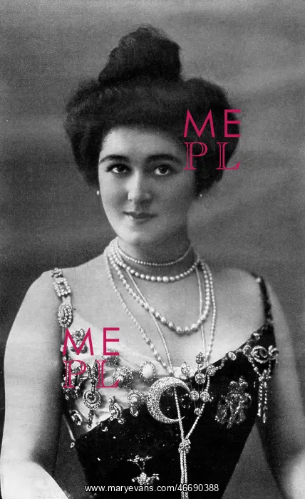 : Mademoiselle Juniori, singer : Mademoiselle Juniori, singer