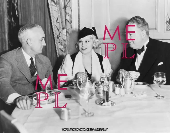 : Mae West dining at the Victor Hugo Cafs with her : Mae West dining at the Victor Hugo Cafs with her