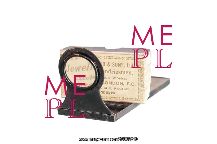  : Magnifier Folding
