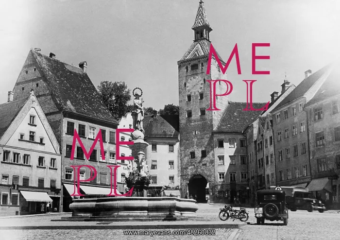 : Main square and Schmalzturm in Landsberg am Lech, 1933 : Main square and Schmalzturm in Landsberg am Lech, 1933