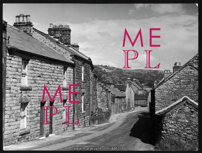 : MAIN STREET OF EYAM : MAIN STREET OF EYAM