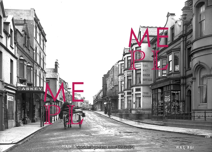 : Main Street, Portrush : Main Street, Portrush
