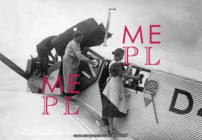 : Maintenance and cleaning of a Lufthansa airplane, 1926 : Maintenance and cleaning of a Lufthansa airplane, 1926