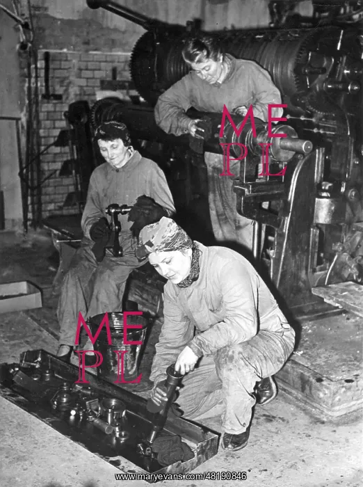 : Maintenance of a printing press, 1943 : Maintenance of a printing press, 1943