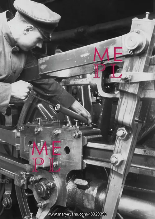 : Maintenance on a steam locomotive, 1932 : Maintenance on a steam locomotive, 1932