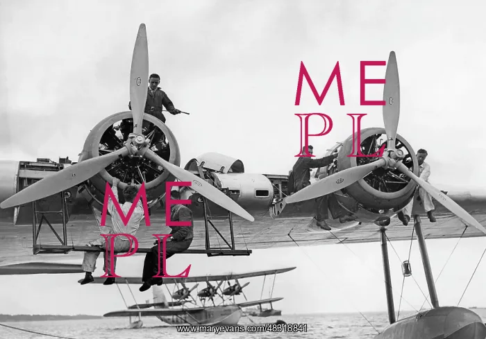 : Maintenance work on a Short Empire, 1937 : Maintenance work on a Short Empire, 1937