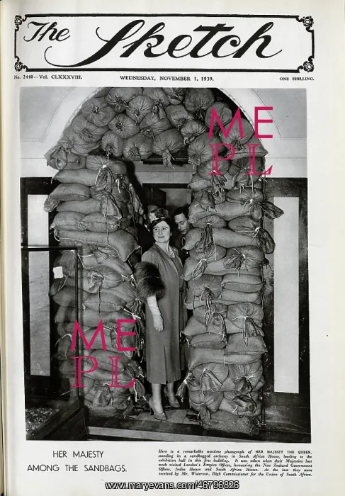 : Her Majesty, the Queen amongst sandbags : Her Majesty, the Queen amongst sandbags