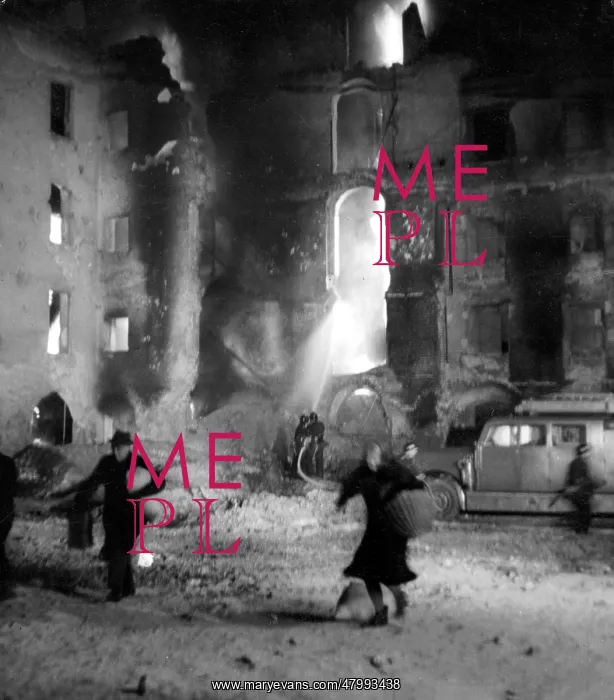 : Major fire during an allied air raid on Munich, WW2 : Major fire during an allied air raid on Munich, WW2