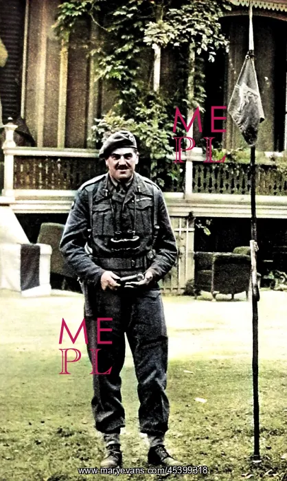 : Major-General R.E. Urquhart in Arnhem; Second World War : Major-General R.E. Urquhart in Arnhem; Second World War