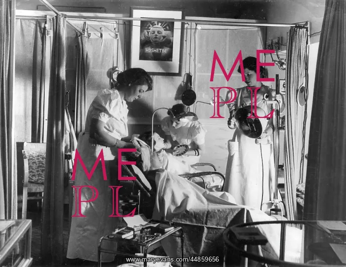 : MAKEOVER SALON 1930S : MAKEOVER SALON 1930S