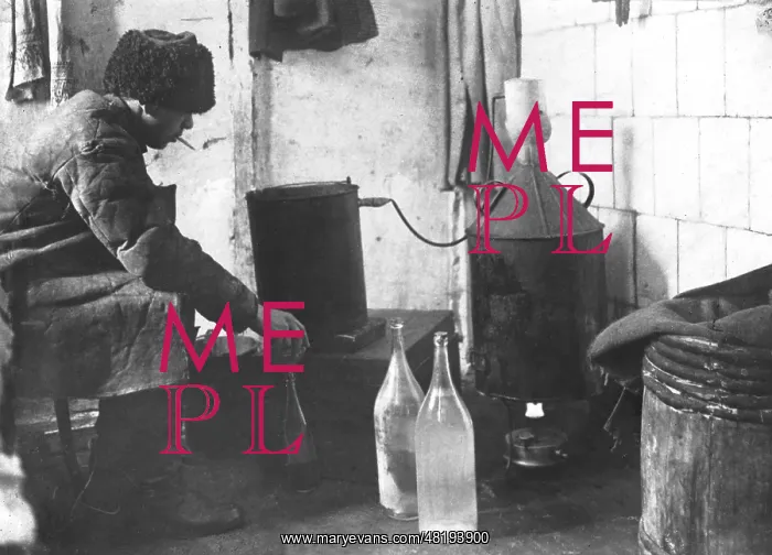 : Making brandy in Russia, 1923 : Making brandy in Russia, 1923