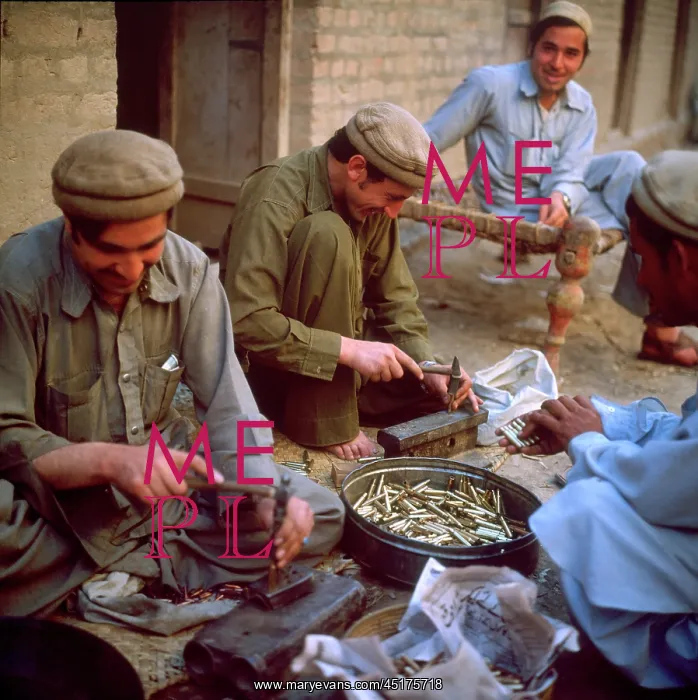 : MAKING BULLETS / PAKISTAN : MAKING BULLETS / PAKISTAN