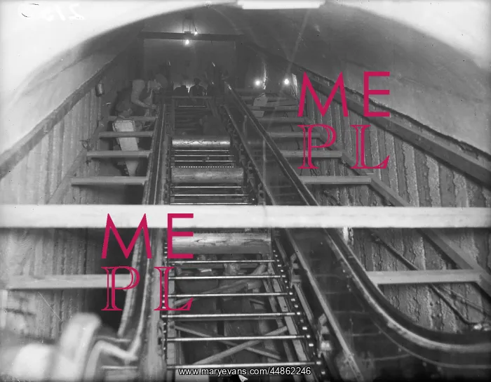: MAKING ESCALATORS 1930S : MAKING ESCALATORS 1930S