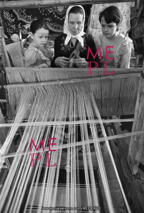 : Making homespun carpet : Making homespun carpet