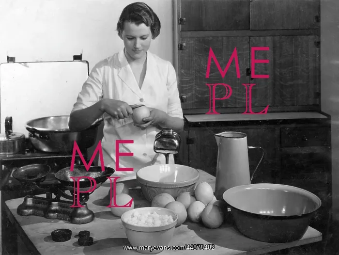 : MAKING MARMALADE 1930S : MAKING MARMALADE 1930S