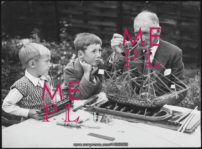 : MAKING MODEL SHIPS : MAKING MODEL SHIPS
