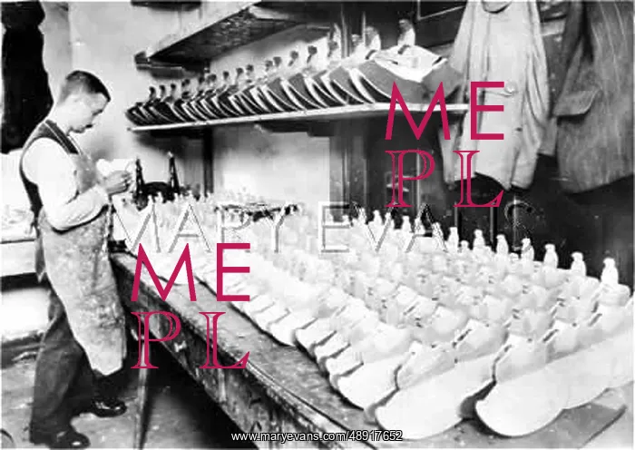 : MAKING TOY FROGS 1929 : MAKING TOY FROGS 1929