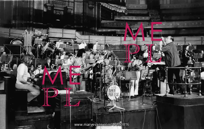 : Malcolm Arnold conducts pop group and orchestra, London : Malcolm Arnold conducts pop group and orchestra, London