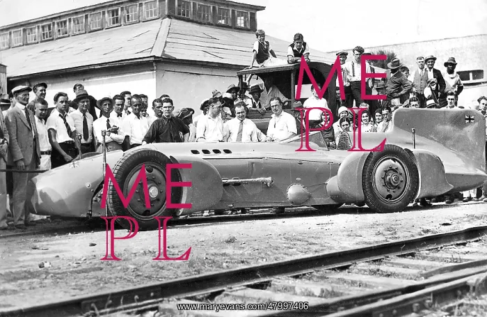 : Malcolm Campbell and his Blue Bird car : Malcolm Campbell and his Blue Bird car