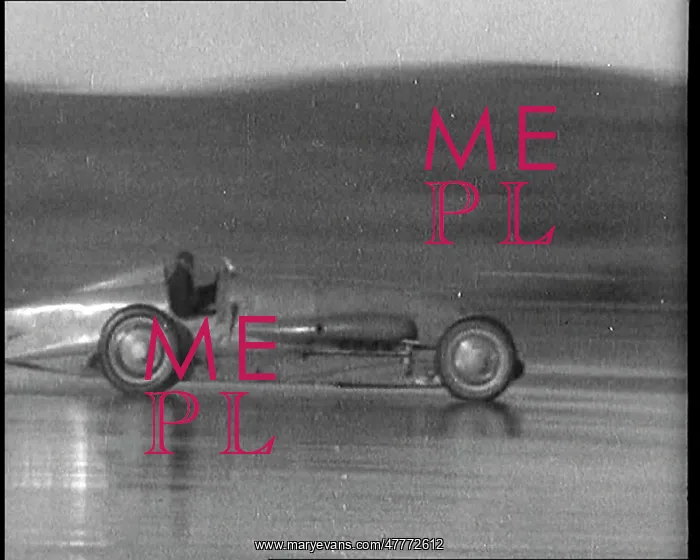: Malcolm Campbell Driving Bluebird on a Beach : Malcolm Campbell Driving Bluebird on a Beach