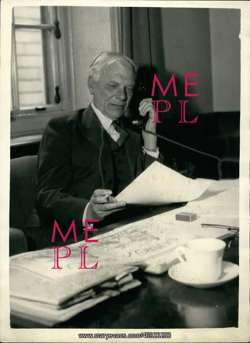 : Malcolm Muggeridge, BBC presenter : Malcolm Muggeridge, BBC presenter