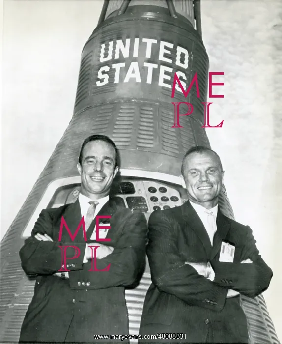 : Malcolm Scott Carpenter, left, and John Glenn in front ? : Malcolm Scott Carpenter, left, and John Glenn in front ?