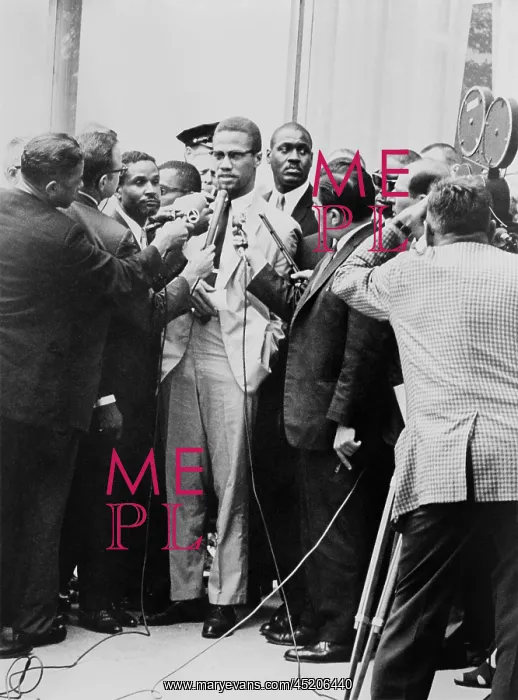 : Malcolm X being interviewed by reporters ? : Malcolm X being interviewed by reporters ?