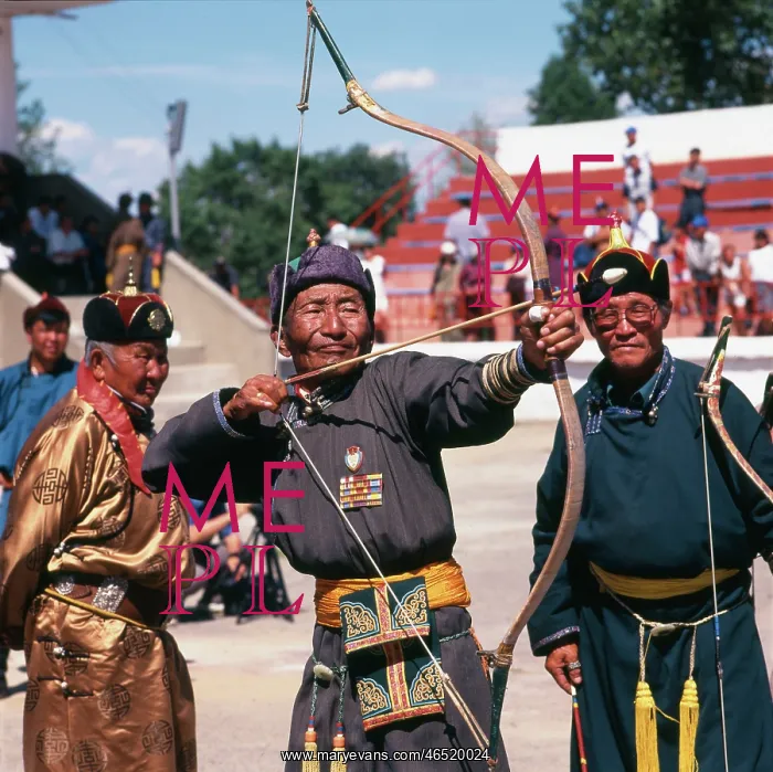 : Male archers in Ulaanbaatar, Mongolia : Male archers in Ulaanbaatar, Mongolia