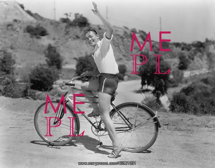  : Male bicyclist waving