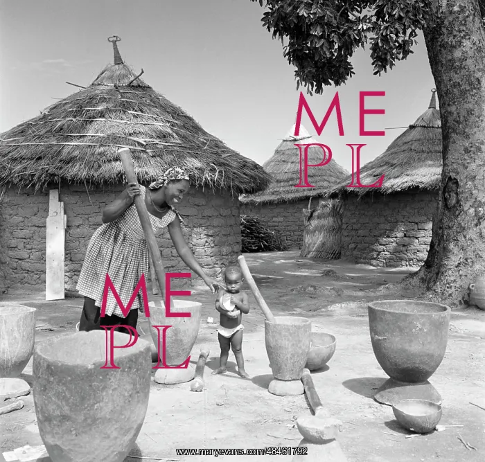 : Malians. Mali. July 7, 1962. Woman with a child in a village. Sergei Preobrazhensky / TASS : Malians. Mali. July 7, 1962. Woman with a child in a village. Sergei Preobrazhensky / TASS