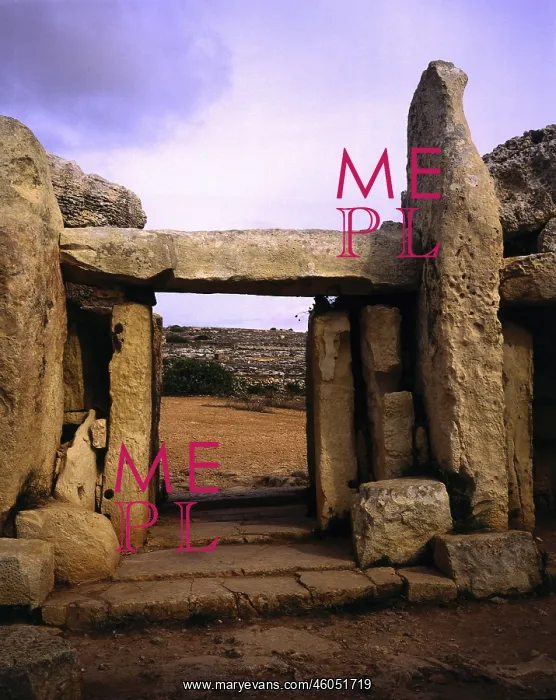  : Malta, Mnajdra temple, trilith gate, forecourt, circa 3200 - 2500 B.C