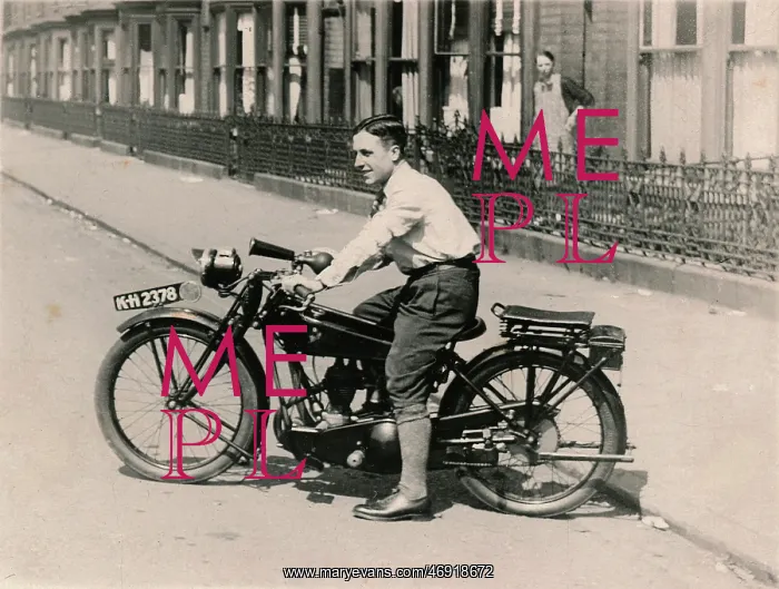 : Man on a 1920s Rex-Acme motorcycle : Man on a 1920s Rex-Acme motorcycle