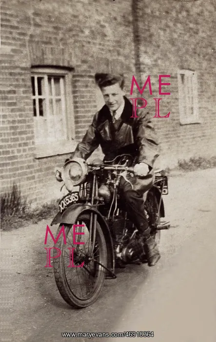 : Man on a 1926 / 7 BSA motorcycle circa 1927 : Man on a 1926 / 7 BSA motorcycle circa 1927