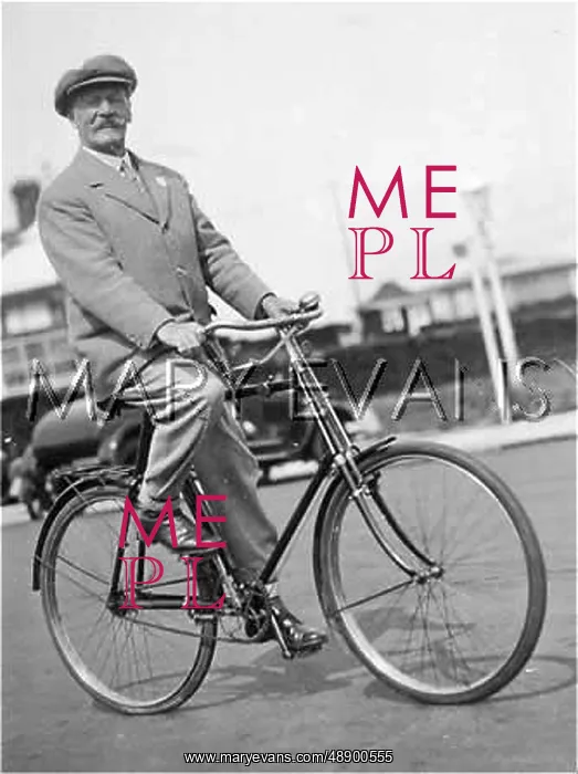 : MAN ON BIKE : MAN ON BIKE