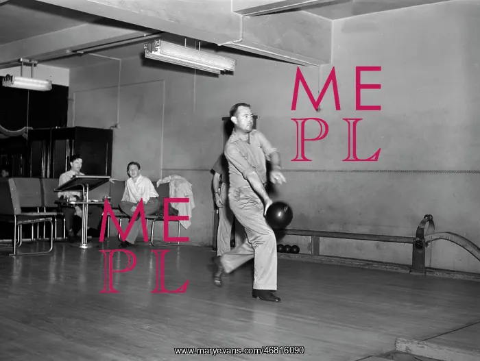 : man - bowling - recreational activities : man - bowling - recreational activities